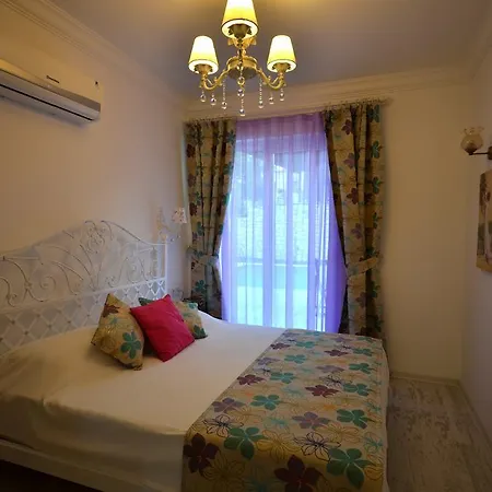 Ruezgar Guelue Butik לינה וארוחת בוקר אלאקאטי