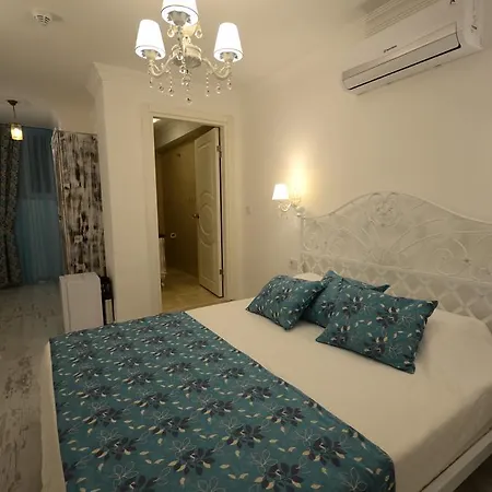 Ruezgar Guelue Butik לינה וארוחת בוקר 2*