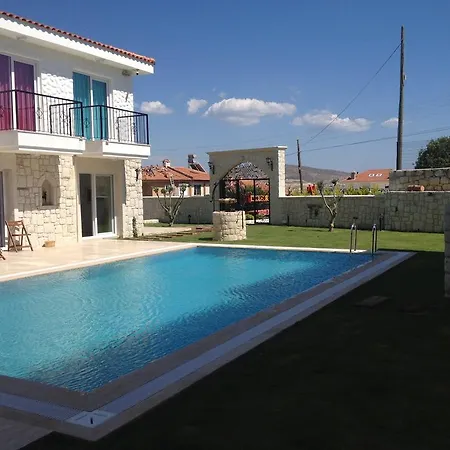 Ruezgar Guelue Butik לינה וארוחת בוקר 2*