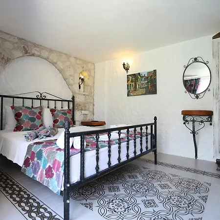 Ruezgar Guelue Butik לינה וארוחת בוקר אלאקאטי