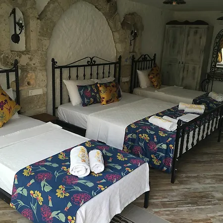 לינה וארוחת בוקר Ruezgar Guelue Butik אלאקאטי