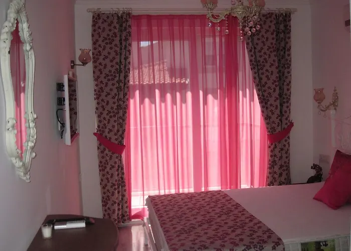 Bed & Breakfast Ruezgar Guelue Butik Alaçatı